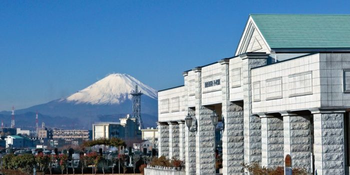 富士山と礼拝堂